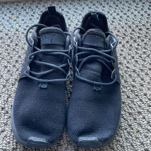 Kid’s adidas black